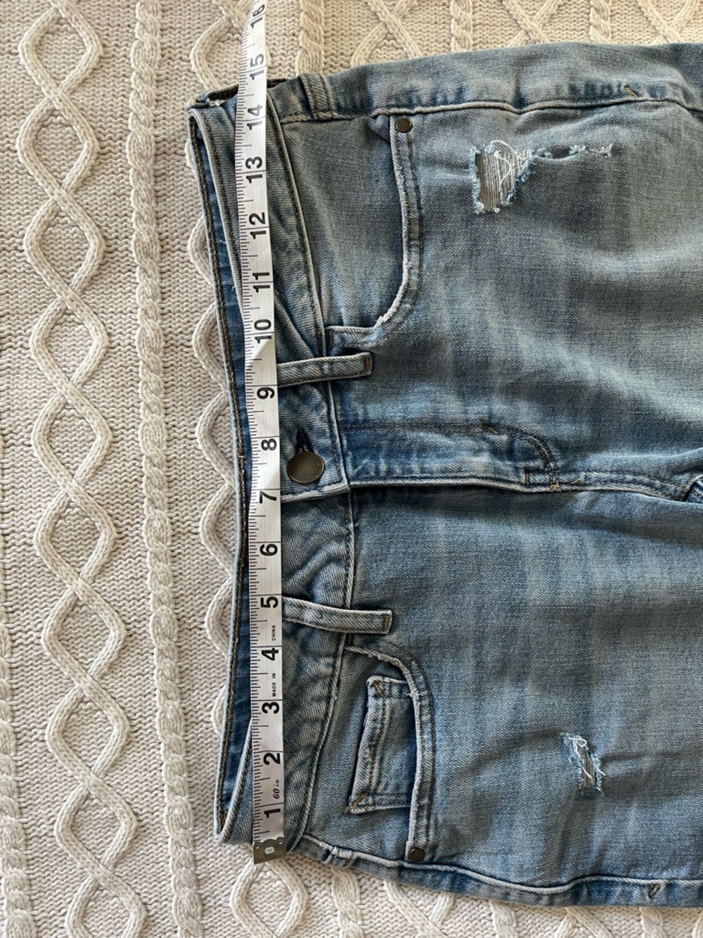 A.n.a. Lighter Wash Distressed Denim Mid-Rise Cutoff Shorts Women’s Size 4 - Picture 10 of 10